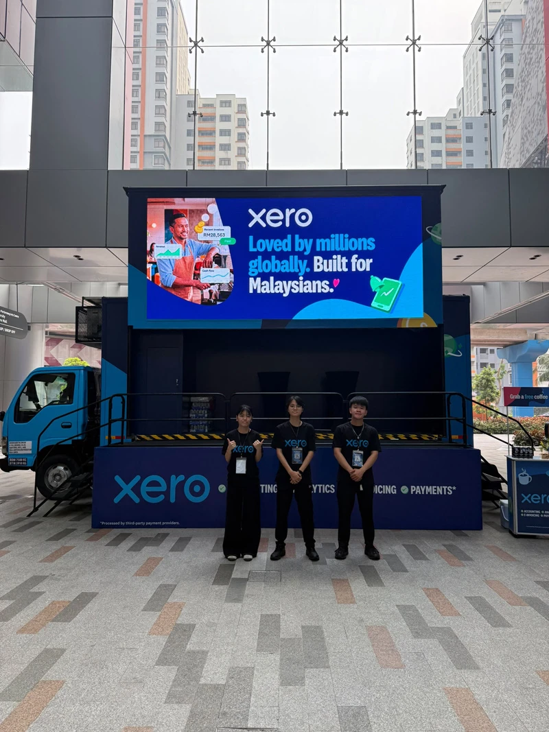 Xero painted Malaysia blue with a high-impact OOH campaign spanning Kuala Lumpur, Perak and Penang, supported by three large mobile trucks.